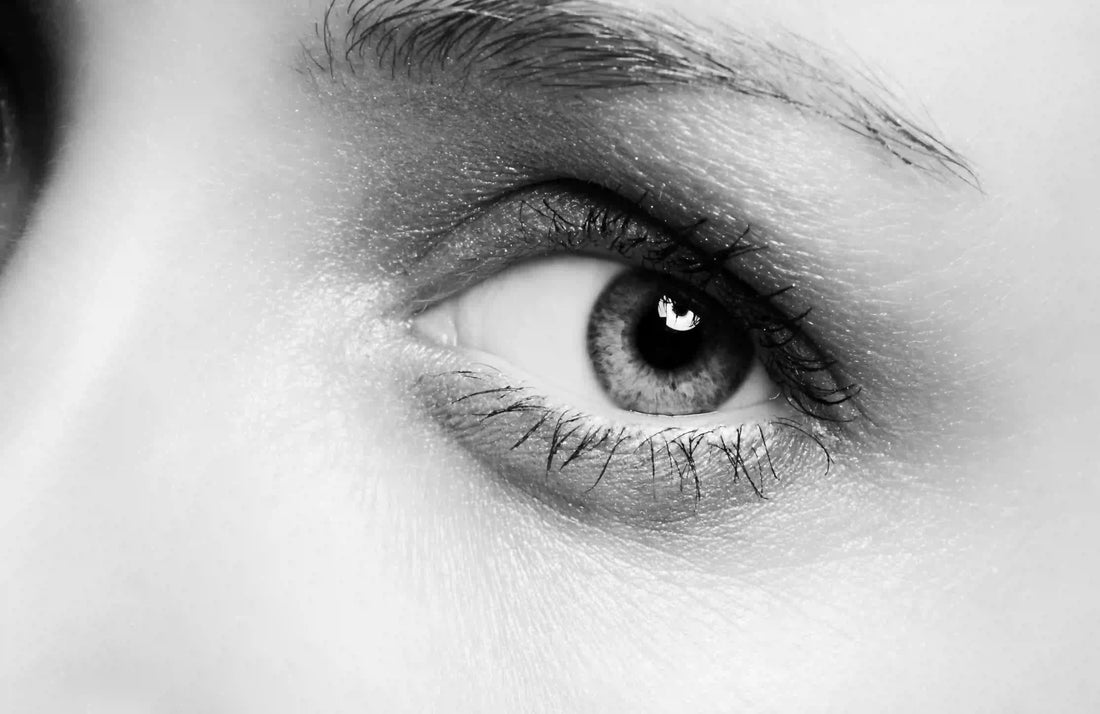 Siero Ciglia Senza Prostaglandine: Perché Evitare Questo Ingrediente Controverso (E Quale Siero Naturale Scegliere)